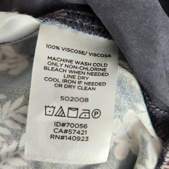 SALE Loft Navy Blue Pink Floral Print Shorts - Picture 4 of 4